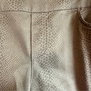 Animal Print Capris Size 16 NWT Flexible Stretch Fabric, Love The Fit by Intro